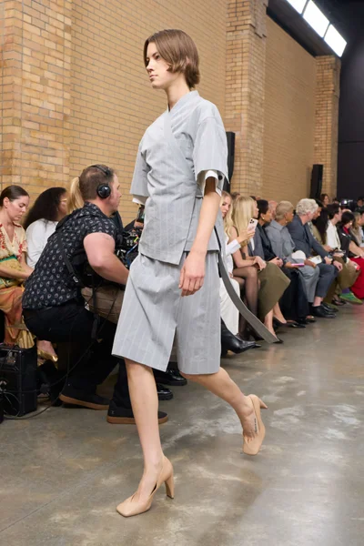 Look 64